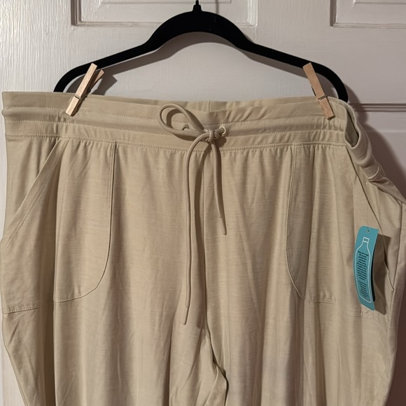 MTA Sport NWT Women's Active Bottom cream color Pants Size 2X - Picture 7 of 9